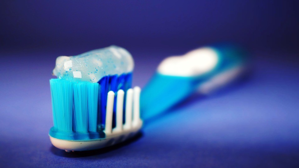 Četkica za zube - sredstva za oralnu higijenu